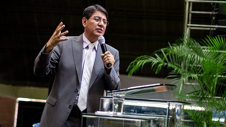 Foto de Rev. Mario Lima Vacaflor